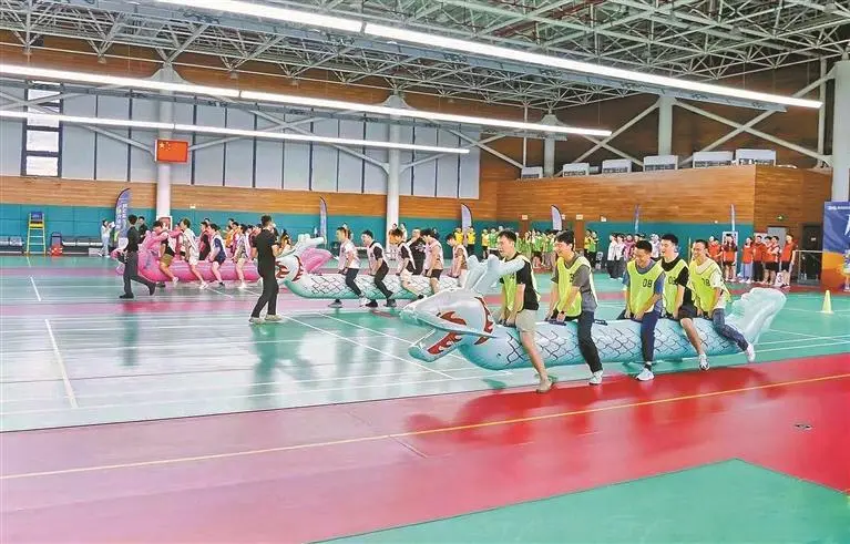 公益游泳比, 通讯员